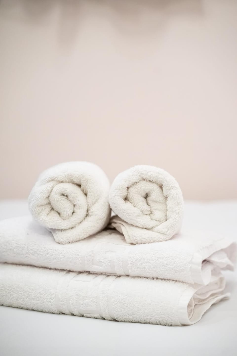 Bed, Photo of the whole room, Decorative detail, towels