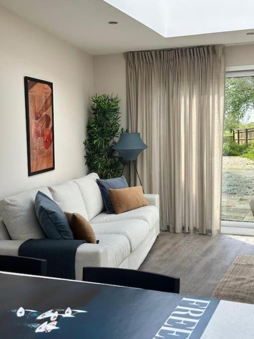 Countryside 2 bed cottage- Aylesbury Apartment in Wycombe District