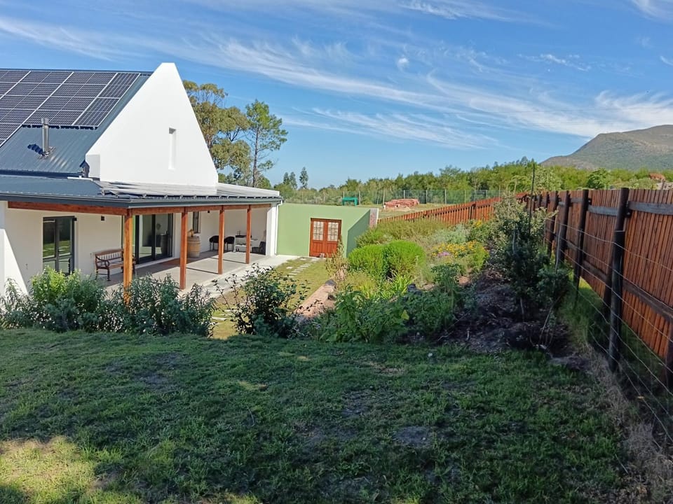 Property building, Spring, Day, Natural landscape, Garden, Garden view, Mountain view