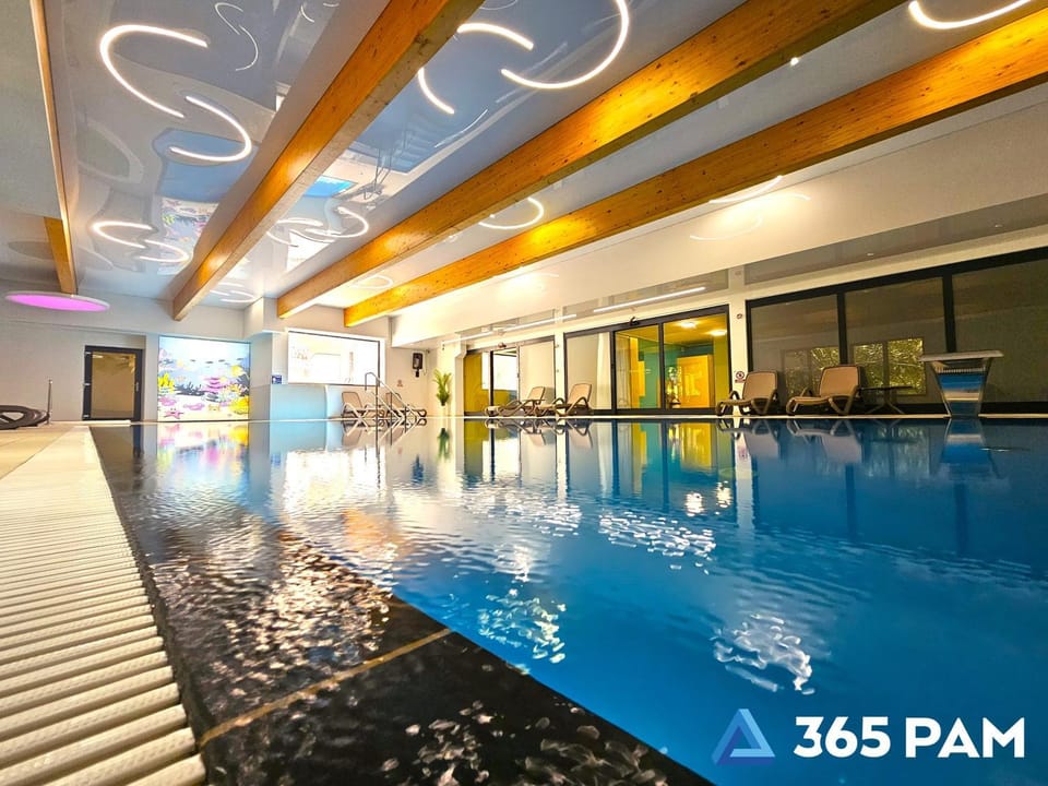 Pool view, Swimming pool, sunbed