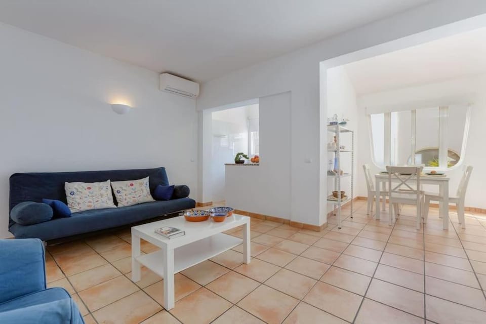 Living room, Dining area, air conditioner