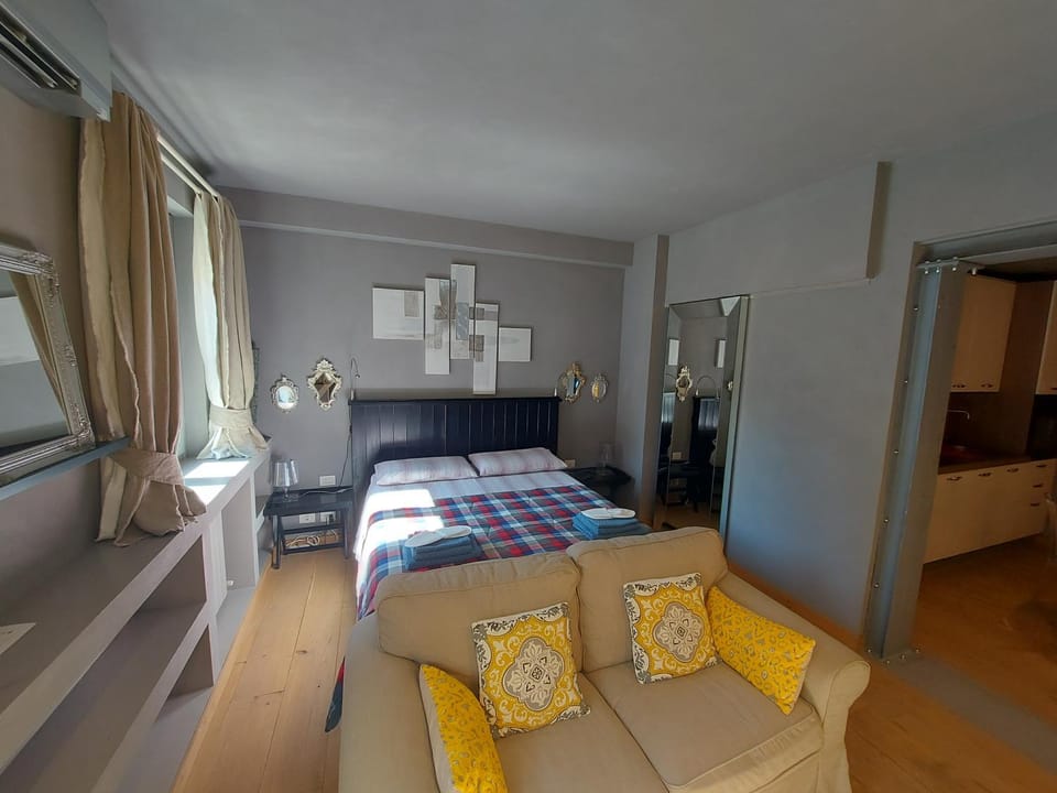 Bed, Living room, Bedroom
