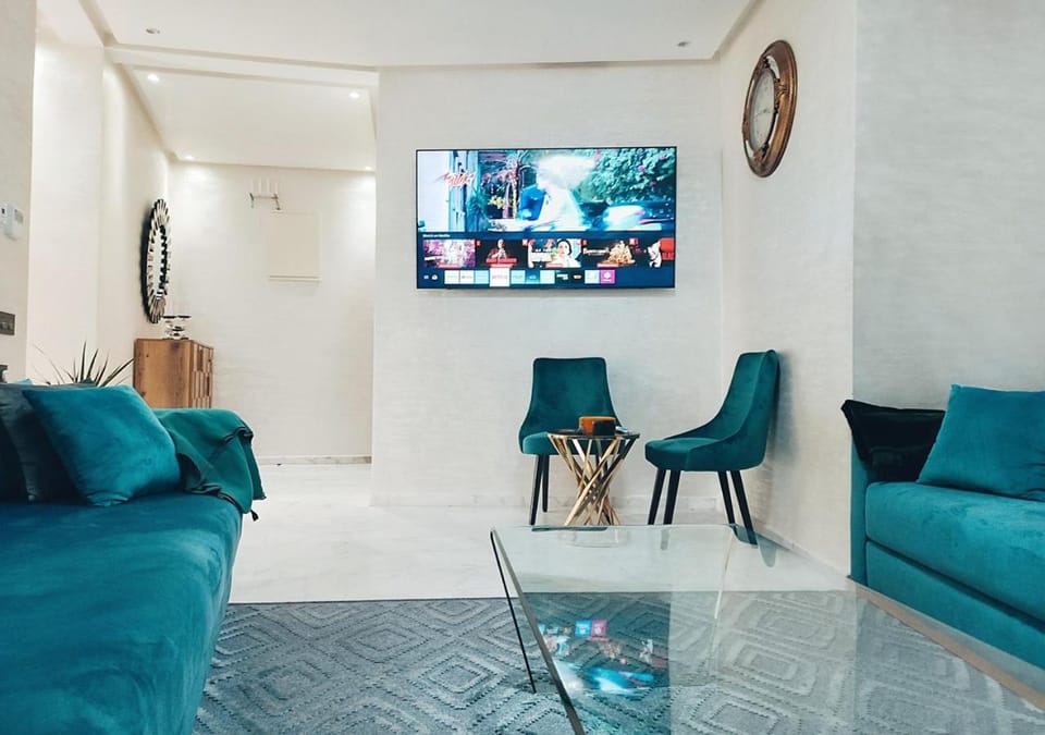 Communal lounge/ TV room, TV and multimedia, Living room, Seating area, Evening entertainment
