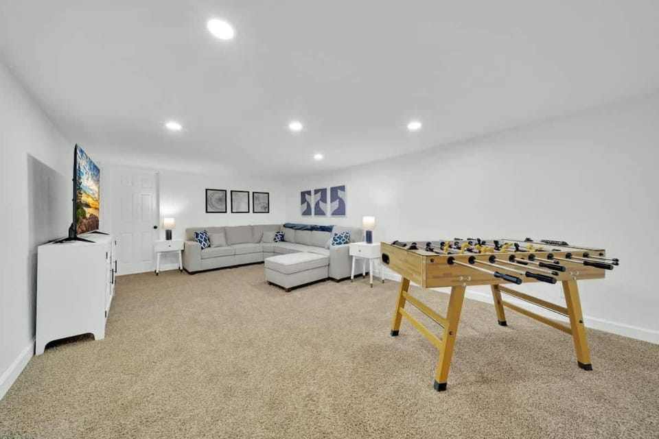 HUGE Modern Family Home- Modern, Fully Stocked, Weekly Savings House in Coeur dAlene