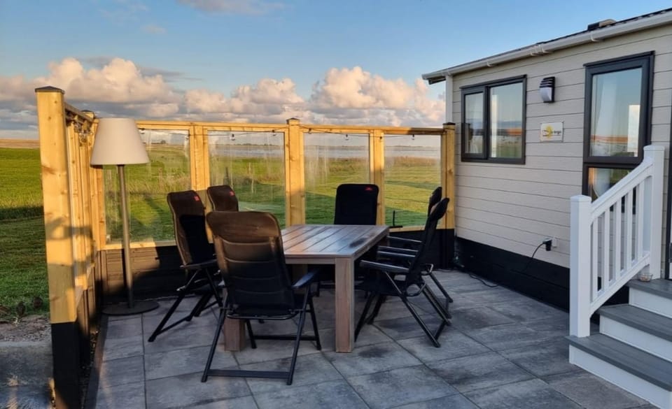 Traumlage Nr 67 Traumblick direkt am Wattenmeer erste Reihe unendliche Weite, eingebettet in der Natur House in North Holland (province)