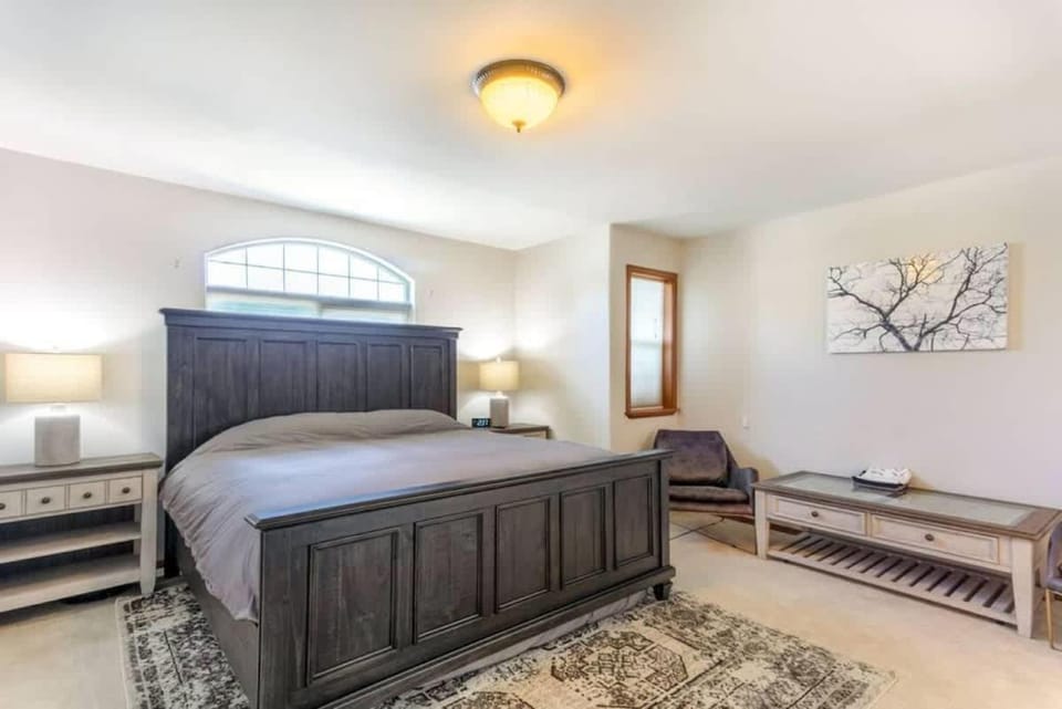 Family Home With Pool Table - Fall Weekly Savings House in Post Falls