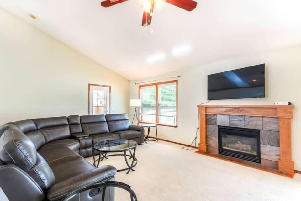 Family Home With Pool Table - Fall Weekly Savings House in Post Falls