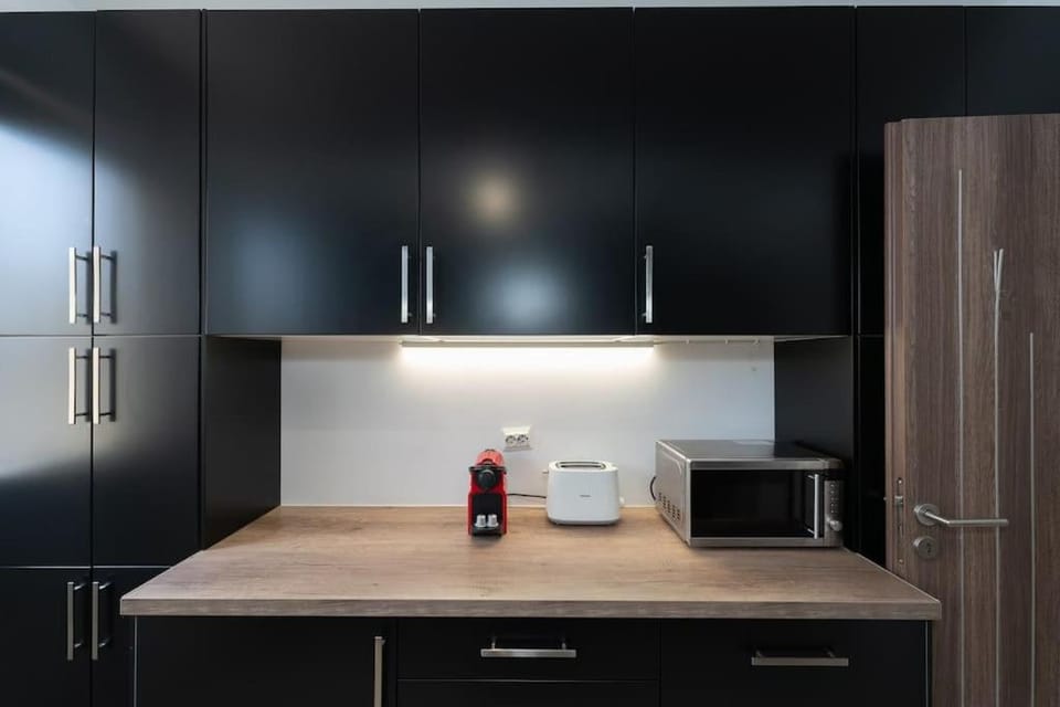 Seaside Breeze - 2 Bdrm Apartment in Palaio Faliro - Sea View Apartment in South Athens