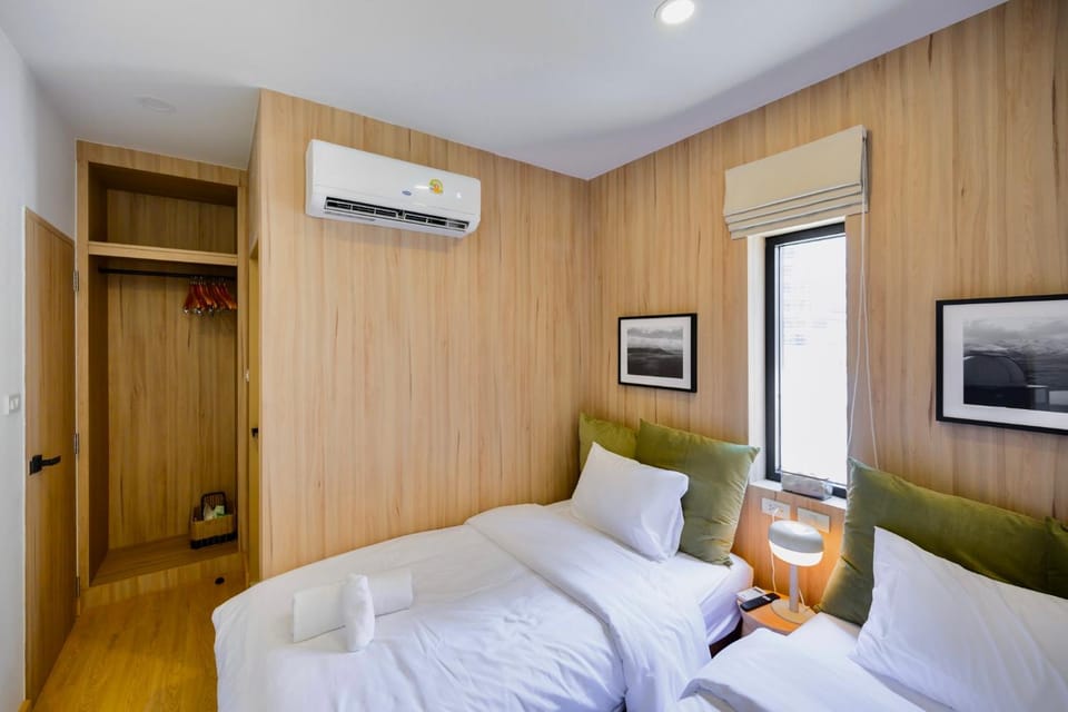 Bed, Photo of the whole room, Bedroom, towels, wardrobe, air conditioner