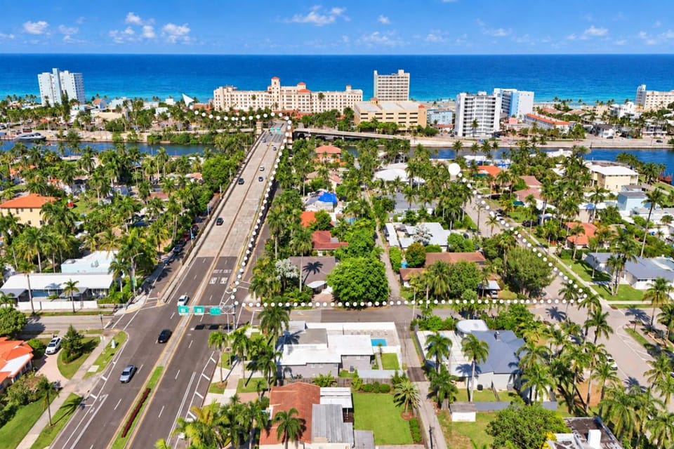 Neighbourhood, Bird's eye view, City view, Sea view, Street view, Location