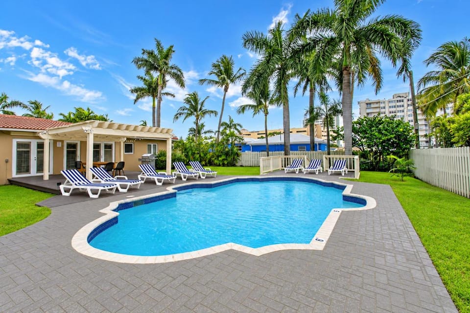 Property building, Pool view, Swimming pool, sunbed