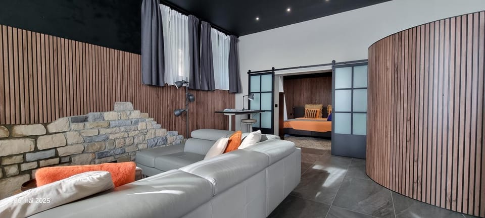Le Refuge de la Chapelle House in Wallonia, Belgium
