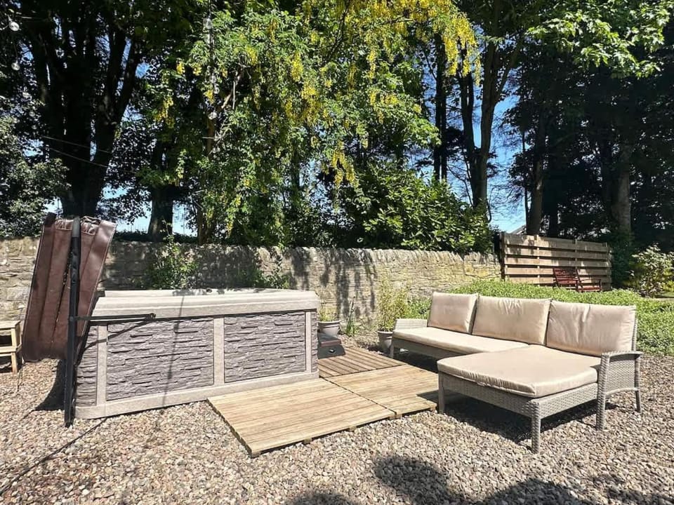 The Farmhouse - Countryside Escape with Hot Tub House in Carnoustie
