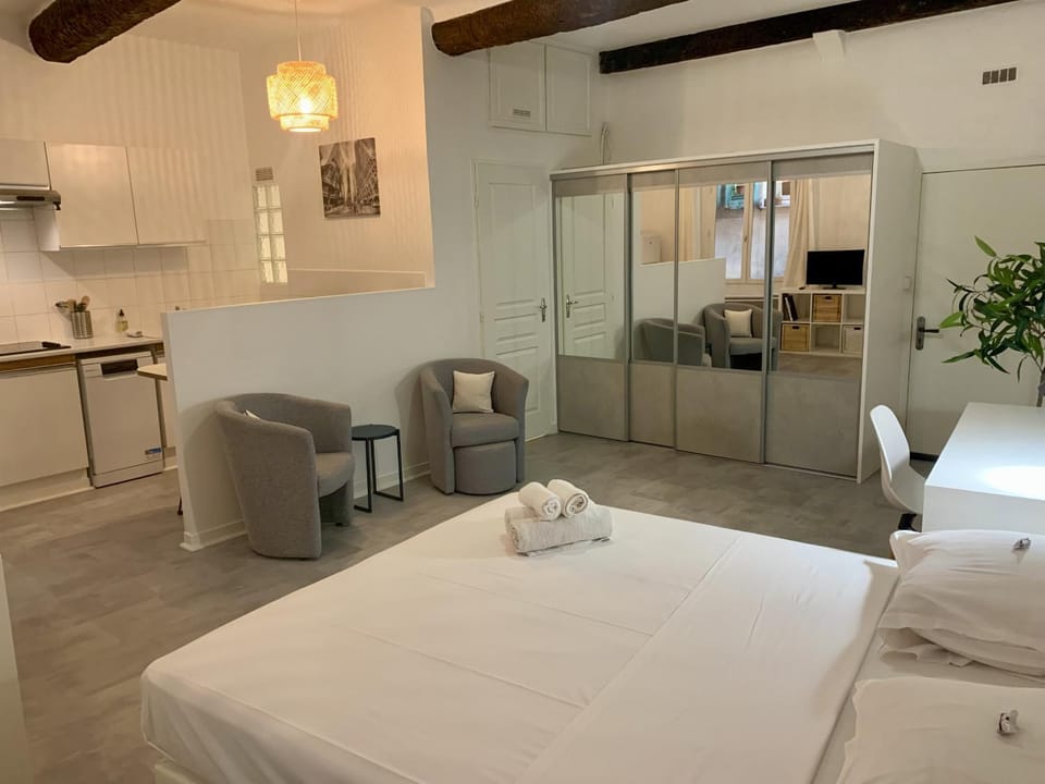 Bed, Bedroom