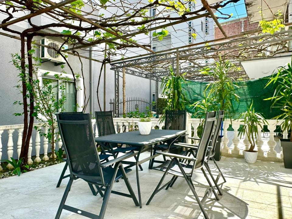 Patio, Spring, Day, Garden, View (from property/room), Balcony/Terrace, Dining area, Garden view