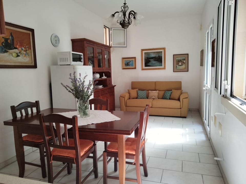 Living room, Photo of the whole room, Seating area, Dining area, Garden view, internet, air conditioner