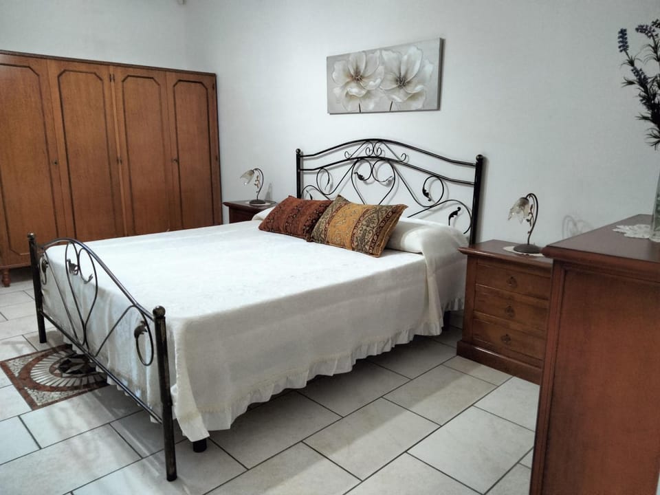 Bedroom, Garden view, heating, air conditioner