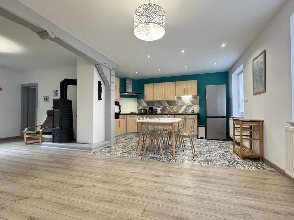 Kitchen or kitchenette, Living room, Dining area