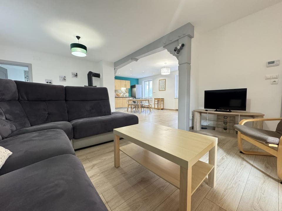 TV and multimedia, Living room, Dining area