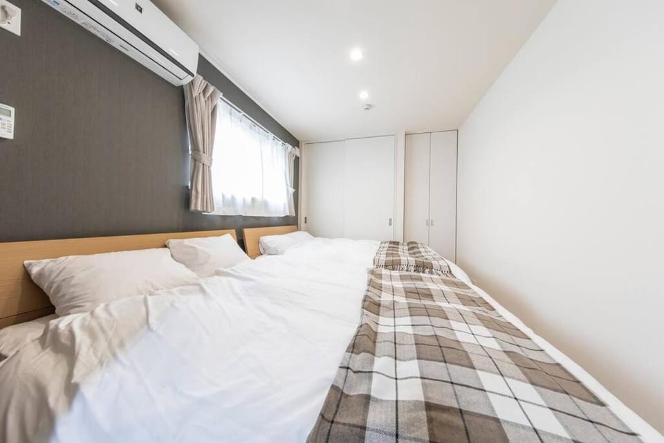 Bed, Bedroom, air conditioner