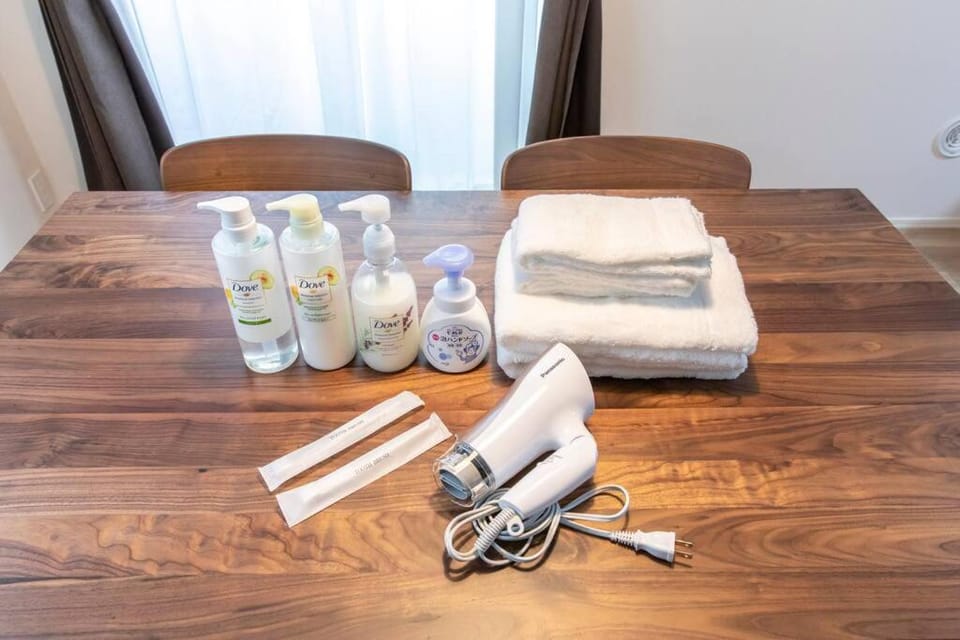 hair dryier, towels