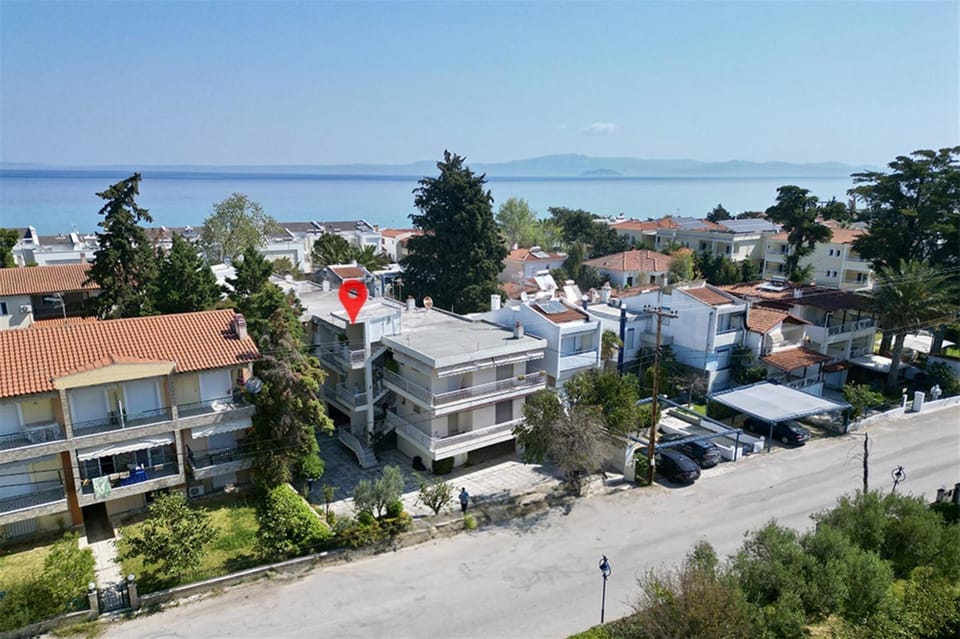 Property building, Bird's eye view, Sea view, Location