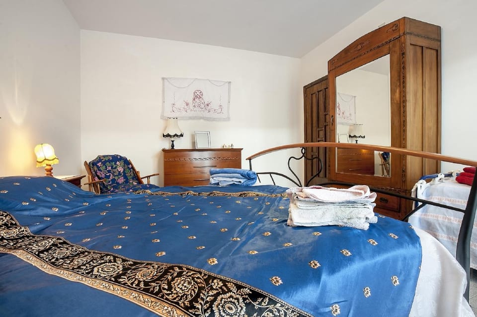 Bed, Day, Night, Photo of the whole room, Decorative detail, Bedroom