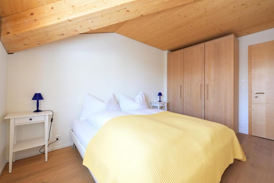 Bed, Photo of the whole room, Bedroom, hair dresser, wardrobe