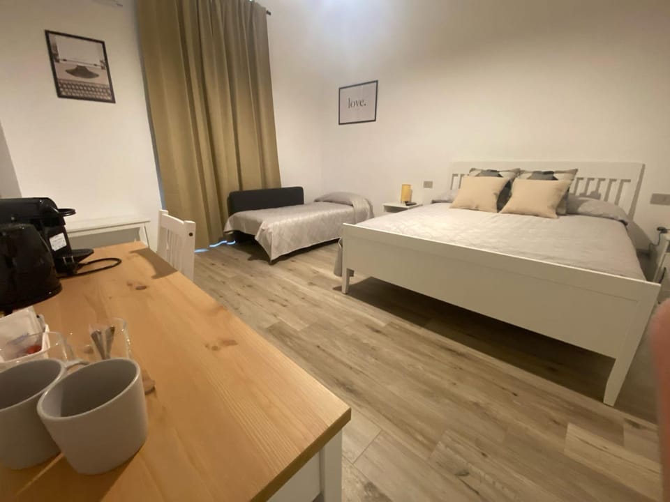 Bed, Photo of the whole room, Bedroom, hair dresser