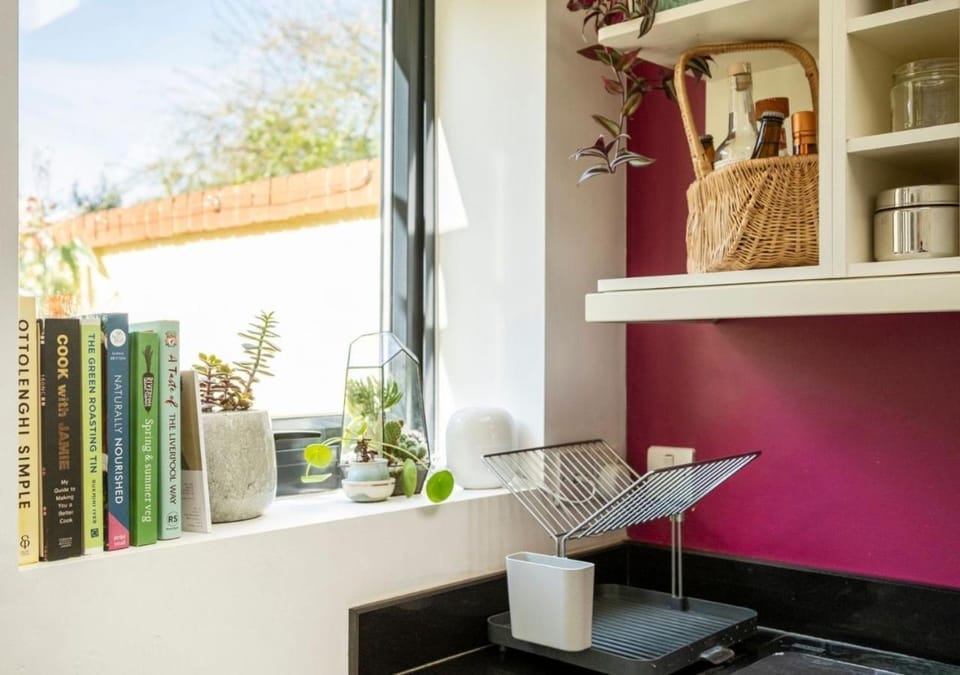 Stylish 2BD with Private Garden and Sauna House in Oxford