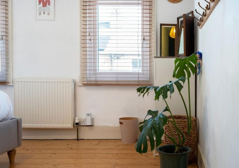 Stylish 2BD with Private Garden and Sauna House in Oxford