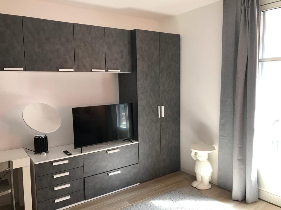 TV and multimedia, wardrobe