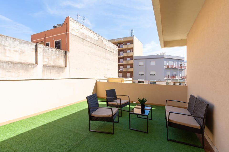 Property building, Balcony/Terrace, Living room