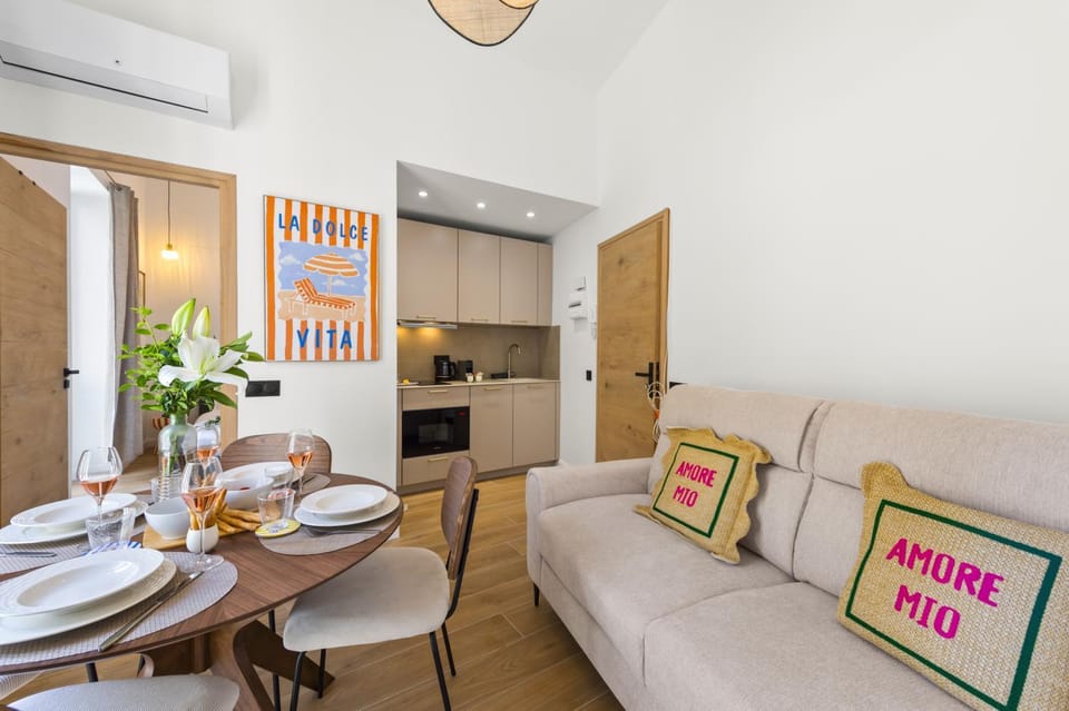 Kitchen or kitchenette, Living room, Dining area, air conditioner