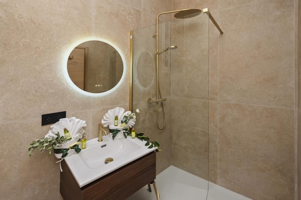 Shower, Bathroom, towels