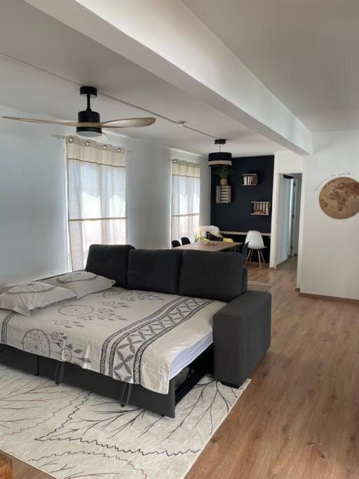 Bed, Seating area, fireplace