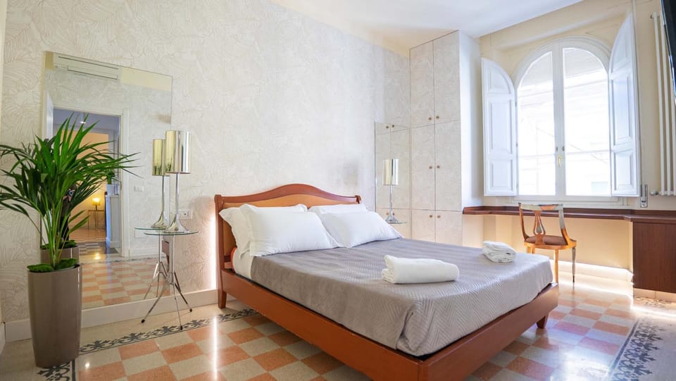 Bed, Photo of the whole room, Bedroom, internet, internet, towels, wardrobe
