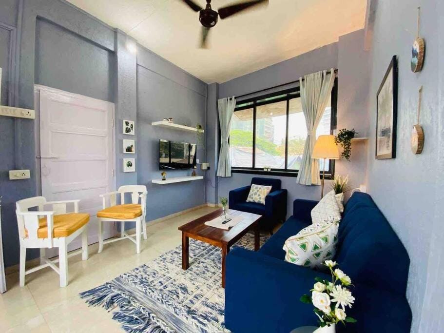 Rahat Manzil- The Old Warm Charm 2 Bedroom Apartment in Khar West by Connekt Homes Apartment in Mumbai