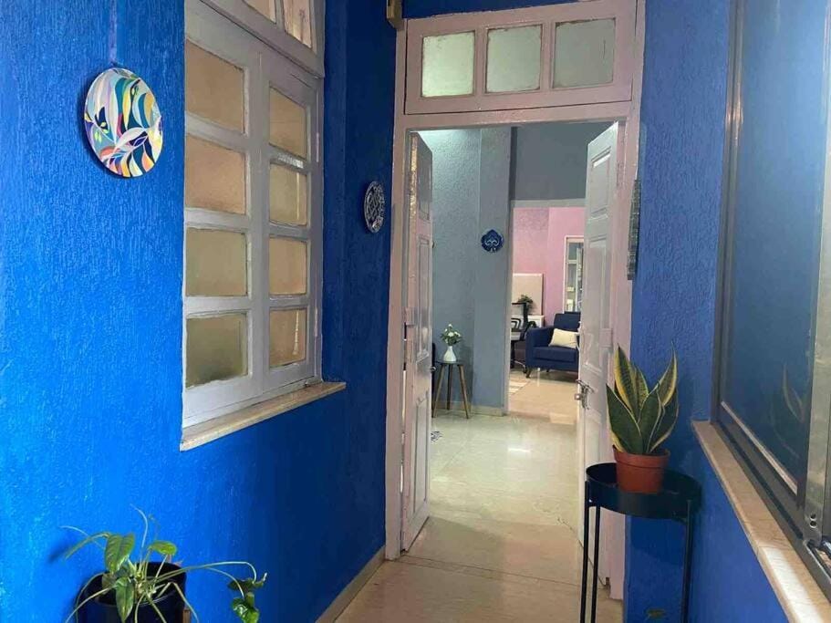 Rahat Manzil- The Old Warm Charm 2 Bedroom Apartment in Khar West by Connekt Homes Apartment in Mumbai