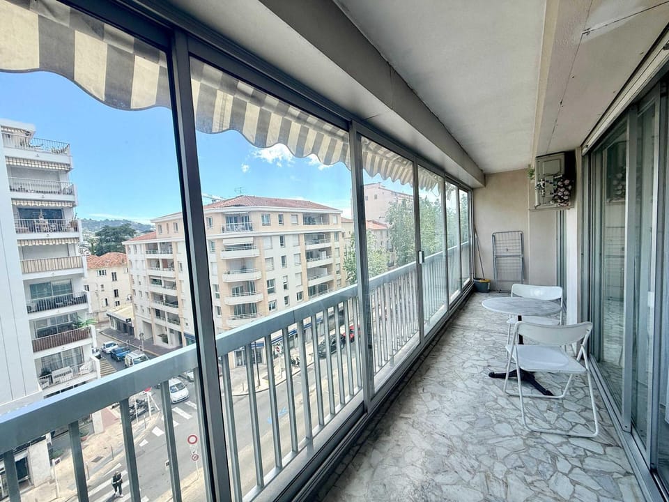 C062 Appart fonctionne Proche du centre Cannes Apartment in Cannes