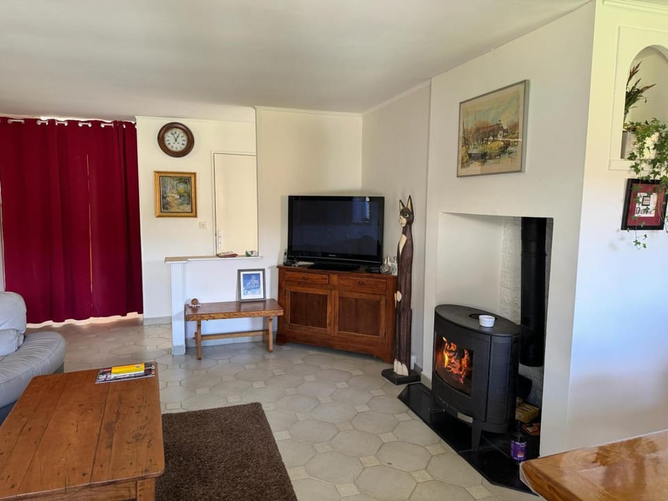 TV and multimedia, Living room, Seating area, flat iron