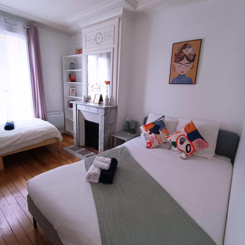 Authentic suites parisien -Paris historique Apartment in Île-de-France