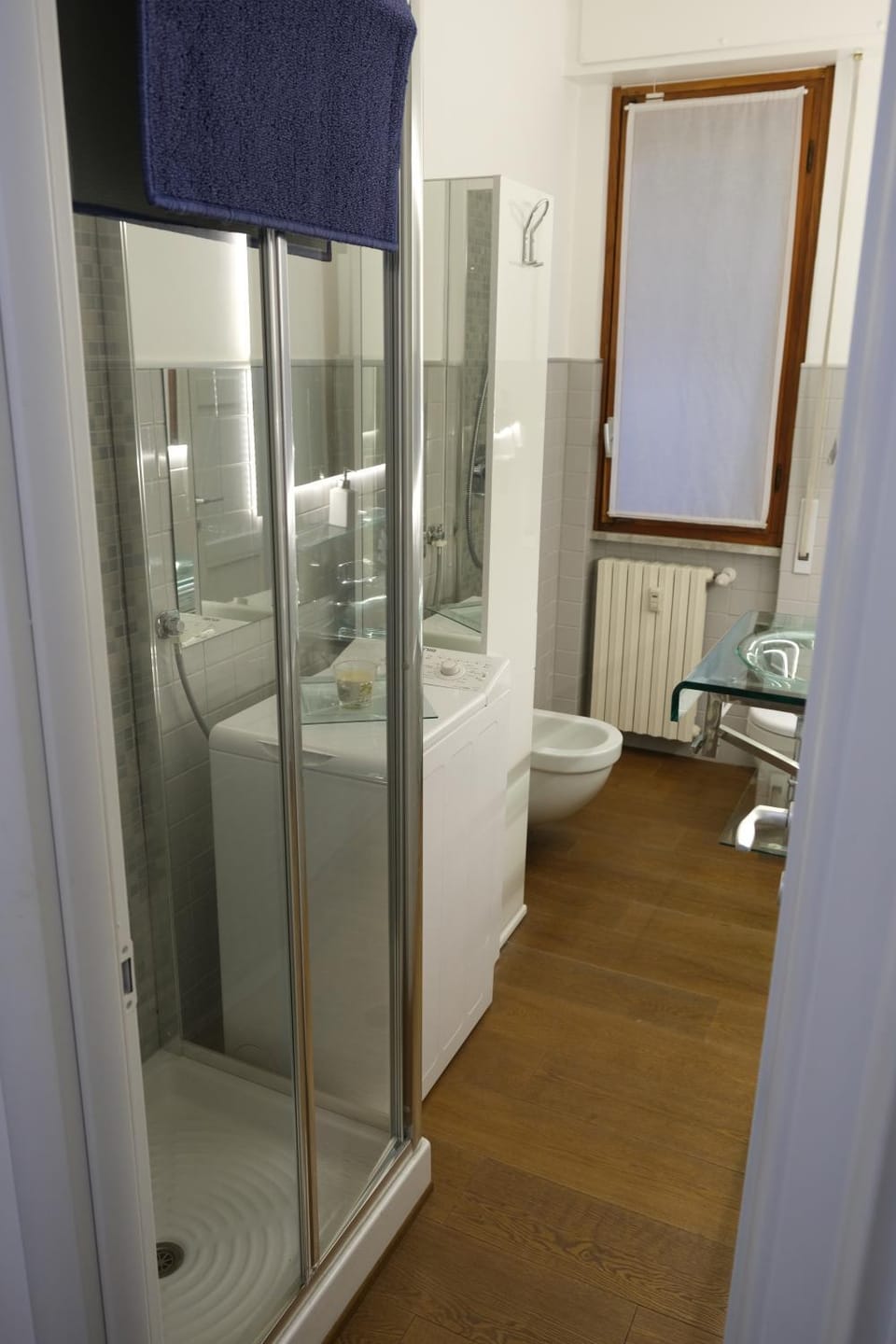 Shower, Toilet, Bathroom, bidet, towels