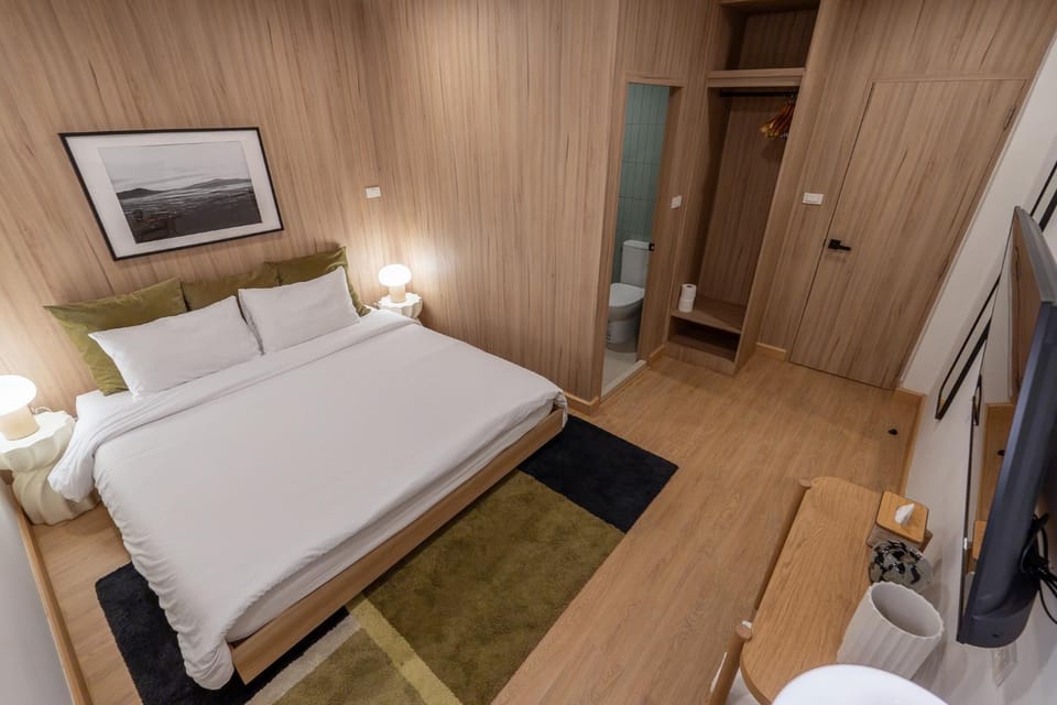 Bed, TV and multimedia, Photo of the whole room, Bedroom, wardrobe