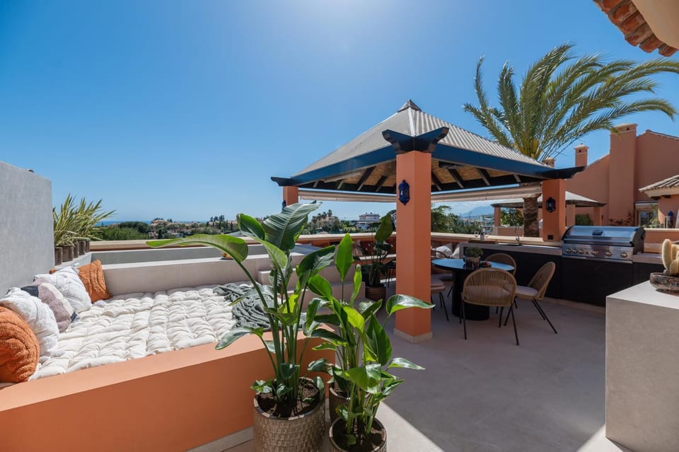 Seating area, Dining area, sunbed
