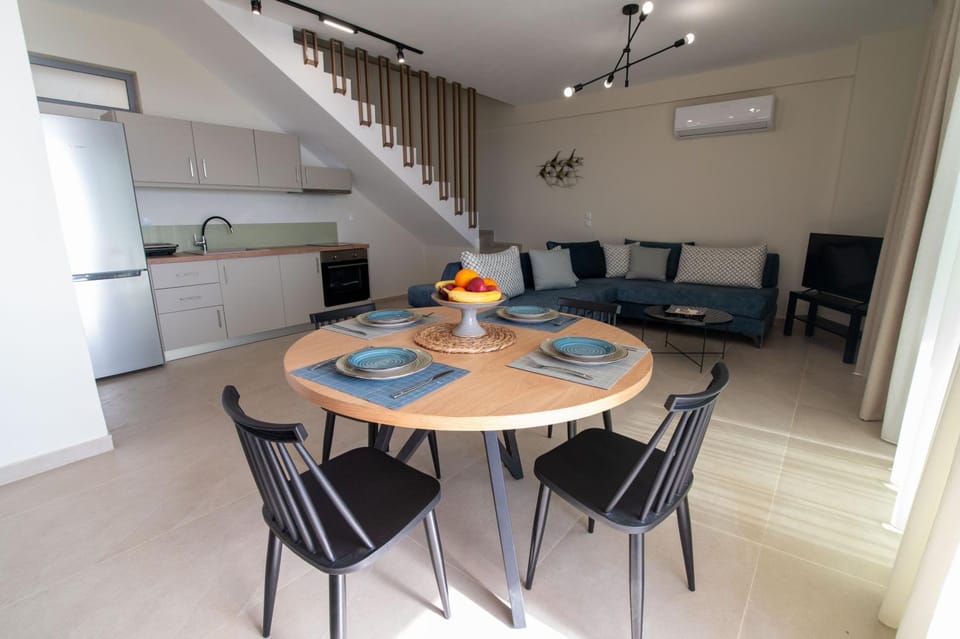 Living room, Seating area, Dining area, kitchen