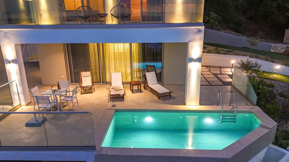 Balcony/Terrace, Balcony/Terrace, Swimming pool