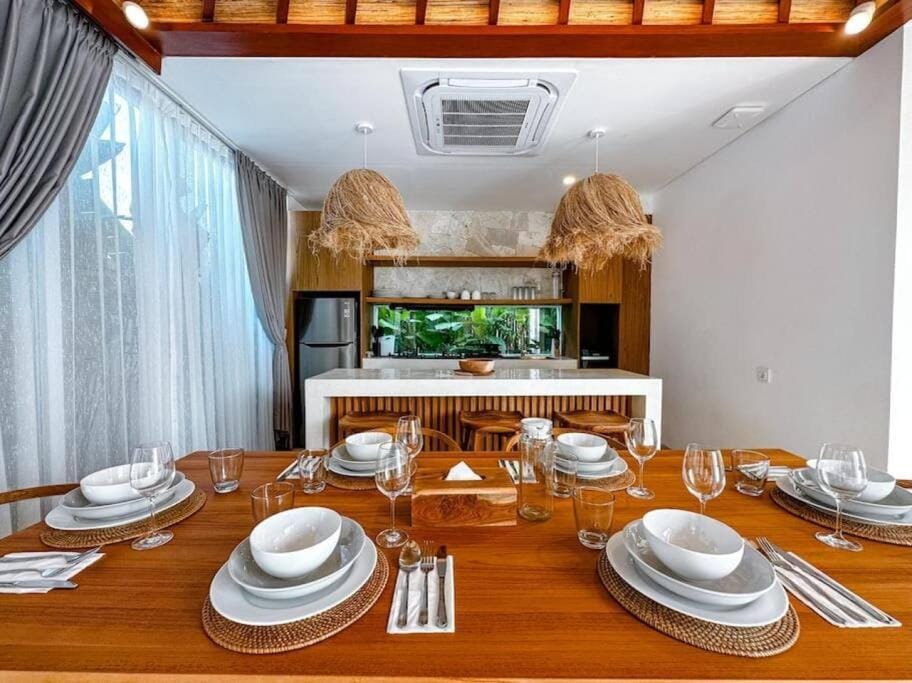 Villa Nakula - Architectural Canggu 3 Level Villa 5 mins to Beach Villa in North Kuta
