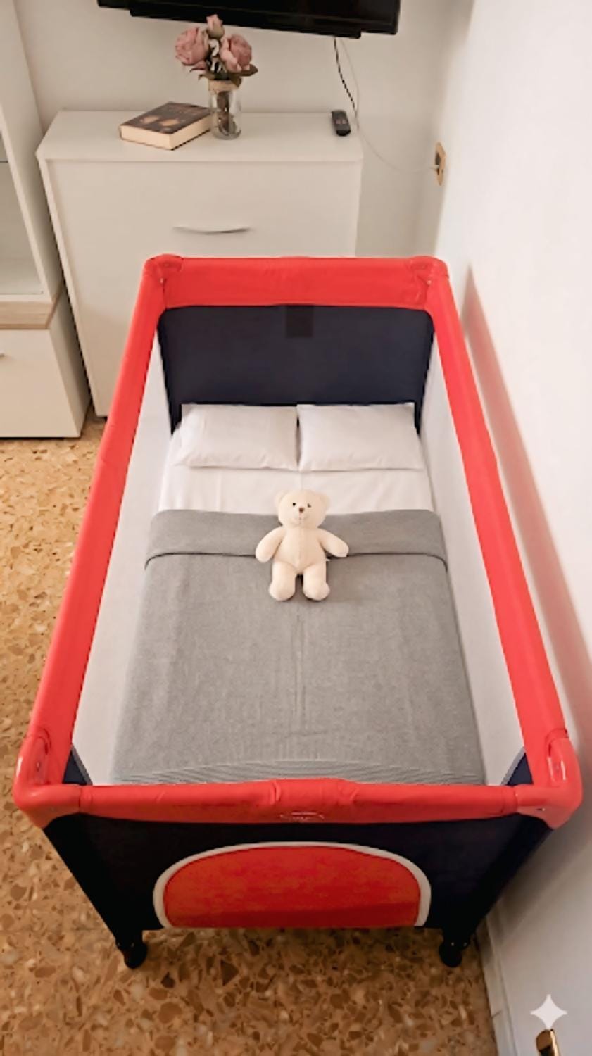 Bed, Photo of the whole room, Bedroom, cot