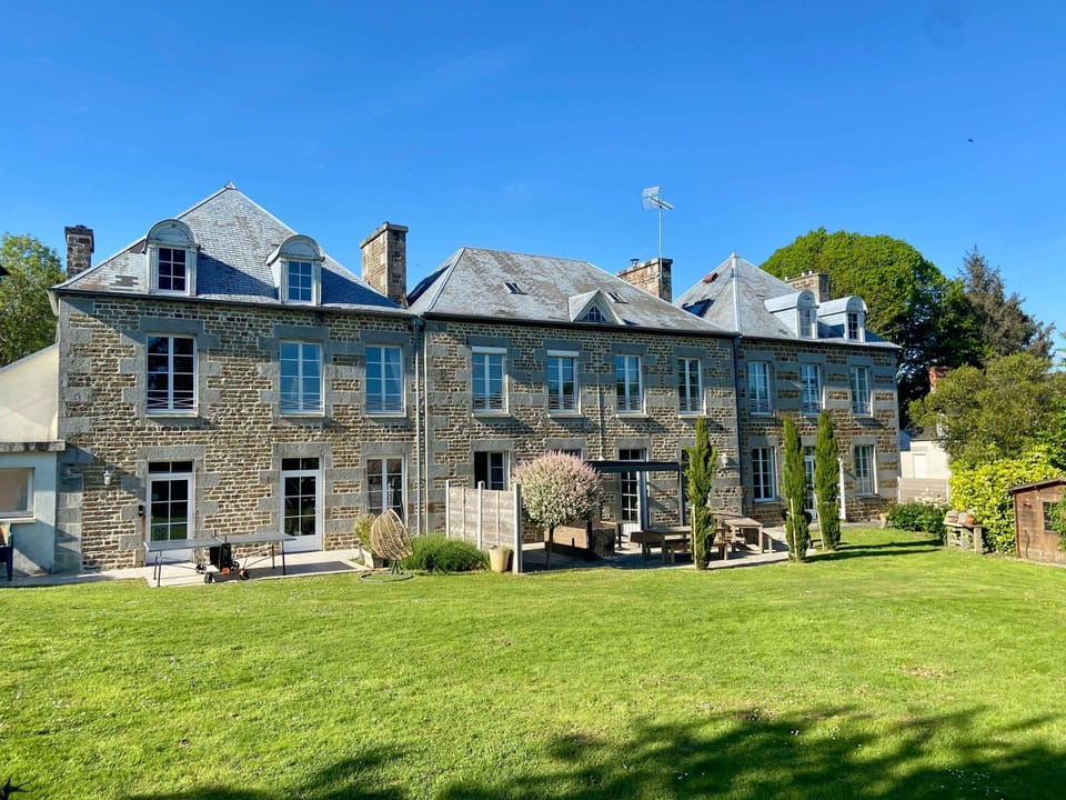 Property building, Spring, Natural landscape, Garden, Garden view, Landmark view